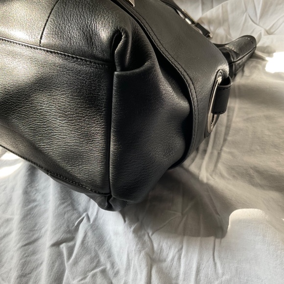 B. Makowsky Oversized Tote/Satchel - Picture 8 of 16